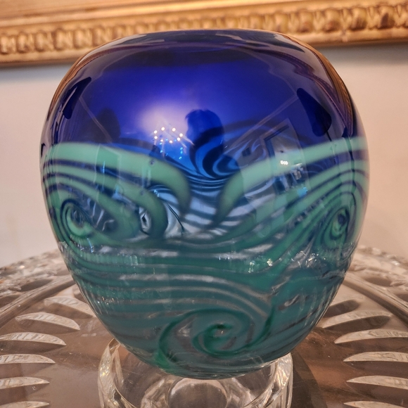 Vintage 1972 Signed Studio Art Glass Vase Handblown Blue Green Swirl MCM 5" - Picture 2 of 9